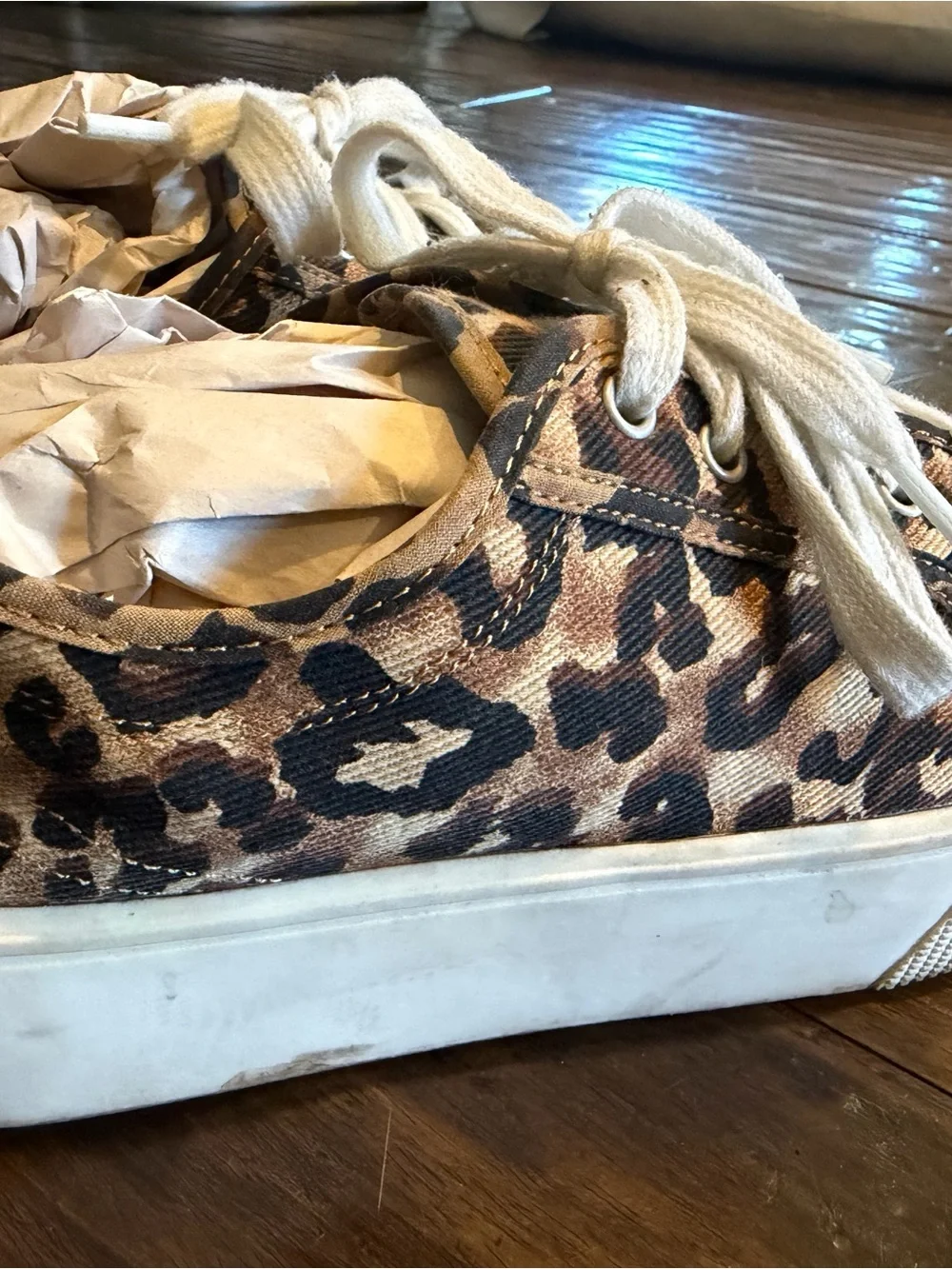 SO® Compelling Women's Platform Sneakers Leopard Size 7.5 Memory Foam Sock